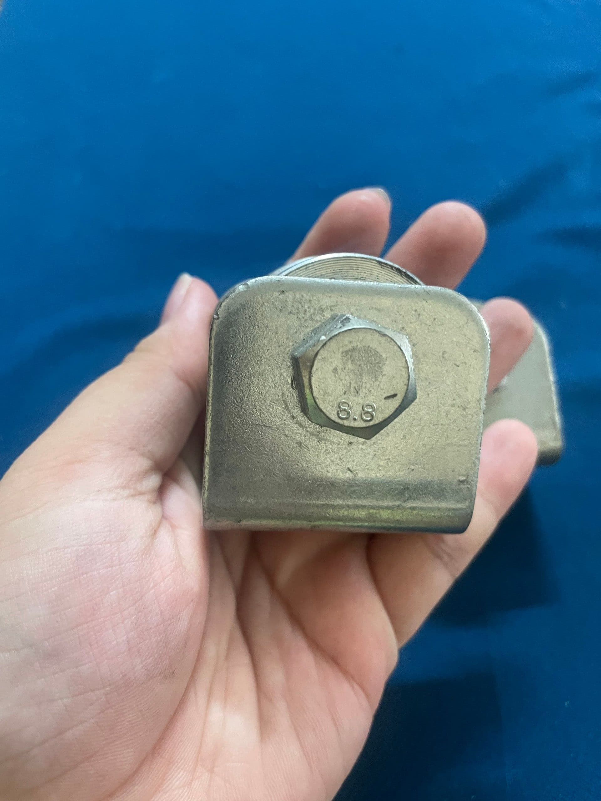 Puly rãnh chữ V bằng sắt, độ bền cao, dùng trong thang thực phẩm mini.
