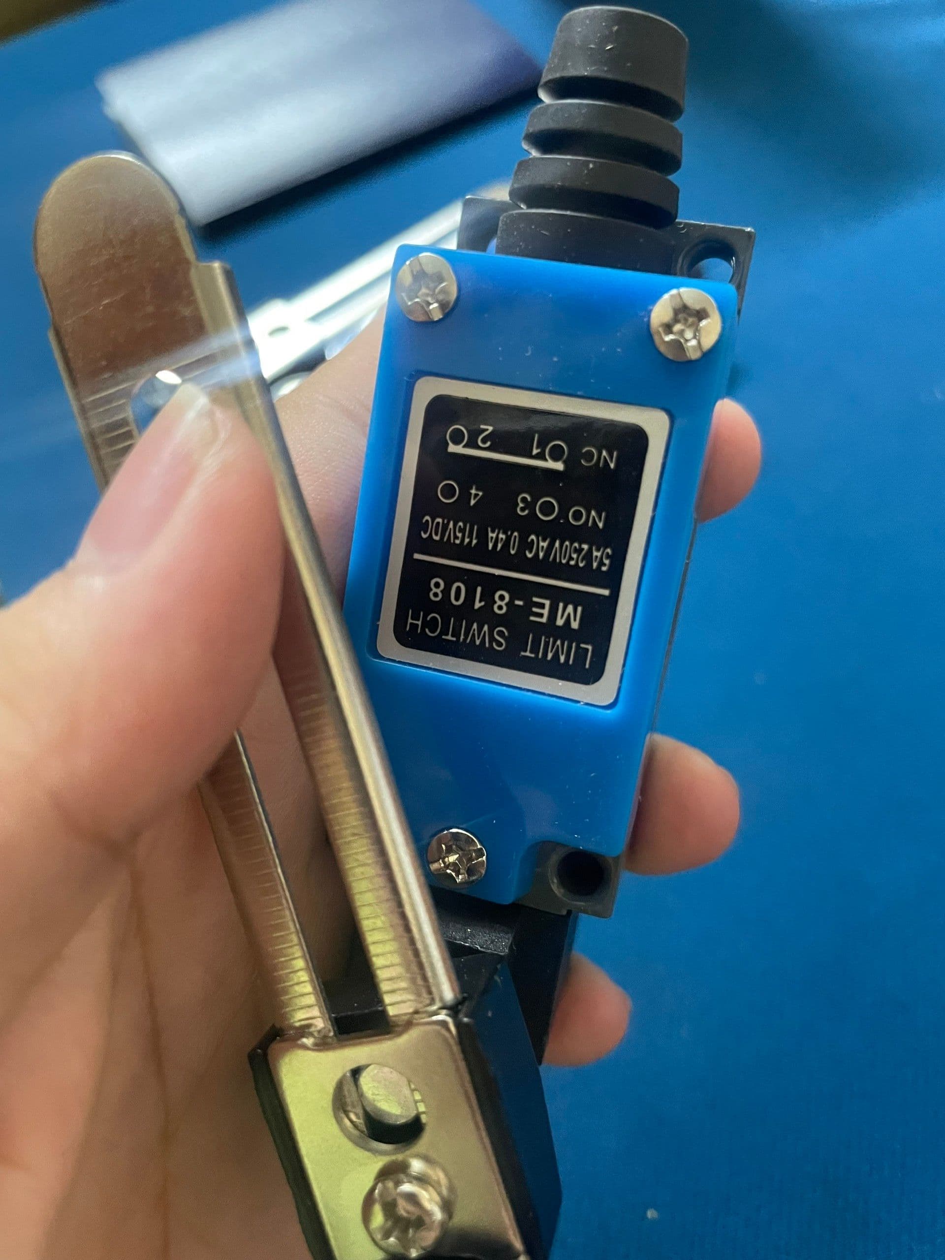 Công tắc hành trình FATO Huatong CFX8-108 vỏ kim loại